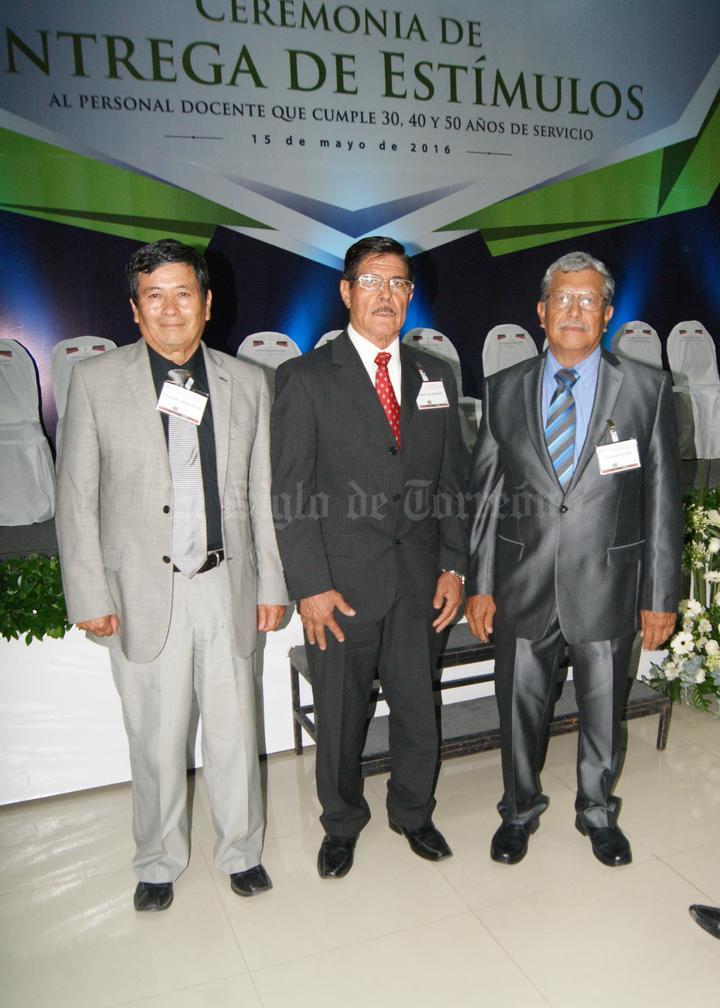 23052016 Octaviano Jiménez, Eugenio Lira y Luis Vázquez celebraron 50 años de servicio a la niñez.