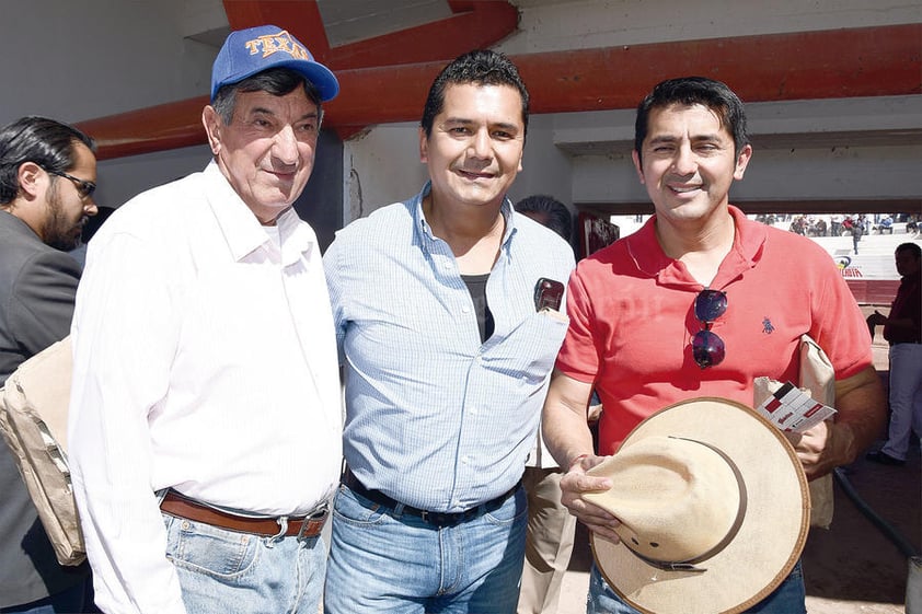 05052016 TARDE DE TOROS.  Tranquilino, Benjamín y Arturo.