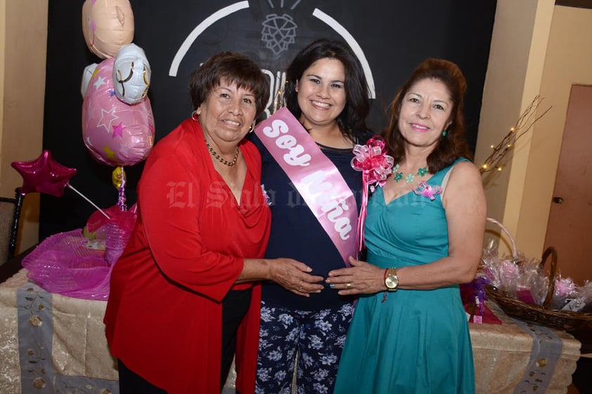 14052016 PRENATAL.  Irma Heidi con su mamá, Irma Ibarra, y su suegra, Ramona Meléndez.