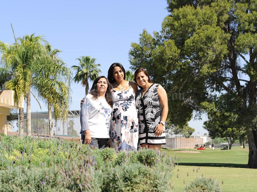 06052016 TIERNA ESPERA.  Elena Rangel de Joseph con las anfitrionas de su baby shower, Elena Gutiérrez de Rangel y América Rangel de Estrada.