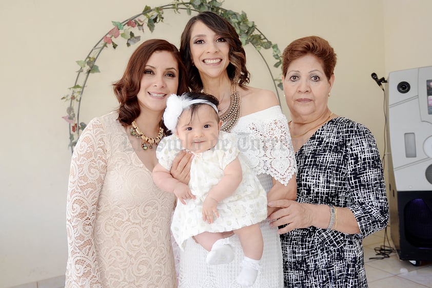 16052016 EN FAMILIA.  Cecilia Sosa, María Fernanda Acuña, Carla Rosa y Rosy Lugo.