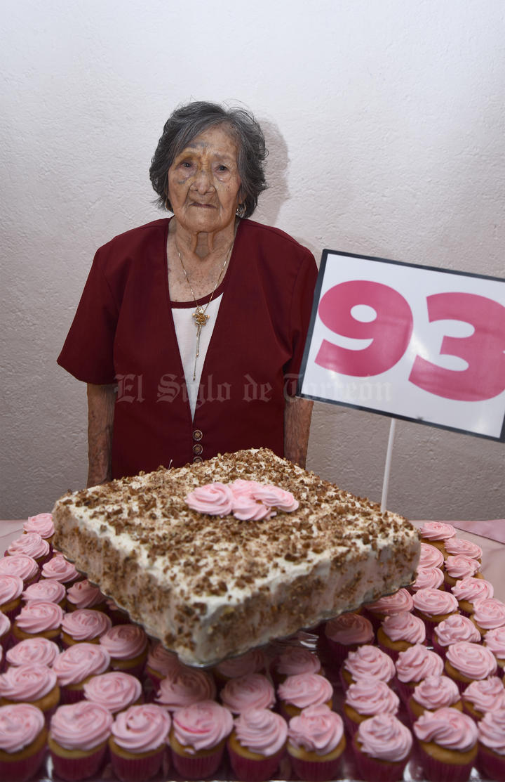 16052016 CUMPLE 93 AÑOS.  Esperanza Flores viuda de Guerrero.