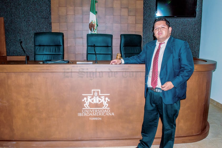 15052016 El Mtro. Luis Fernando Hernández Rivera participó como encargado de sala, junto a estudiantes de Derecho en la Universidad Iberoamericana.