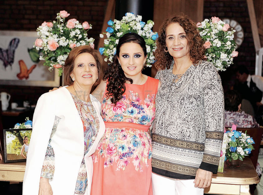 16052016 SERá MAMá EN JULIO.  Paty López de Vela y Betty Siller de Salmón le organizaron un baby shower a Haidée Vela López, ya que se convertirá en mamá de unos gemelos, quienes llevarán por nombre María José y Elías.