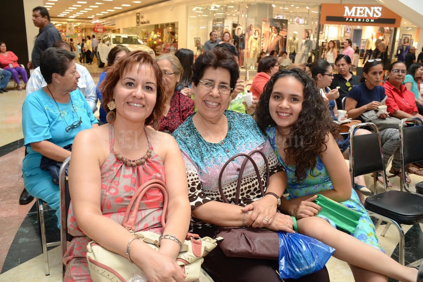 04052016 Rolando, María Teresa y Mayte.