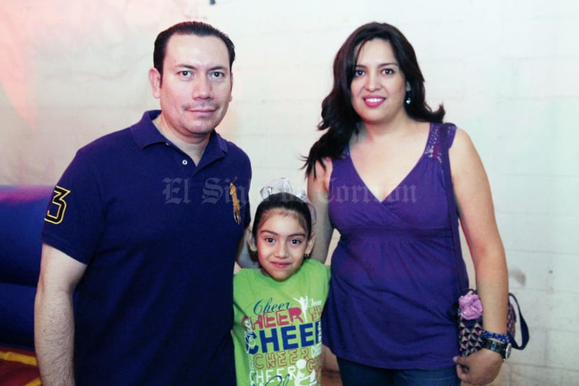 09052016 EN FAMILIA.  Jaime, Salma y Claudia.