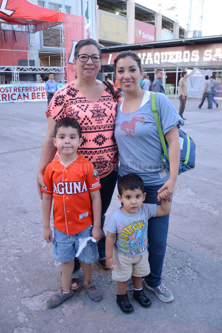 18052016 Bibiana, Leticia, Leonardo y Benjamín.