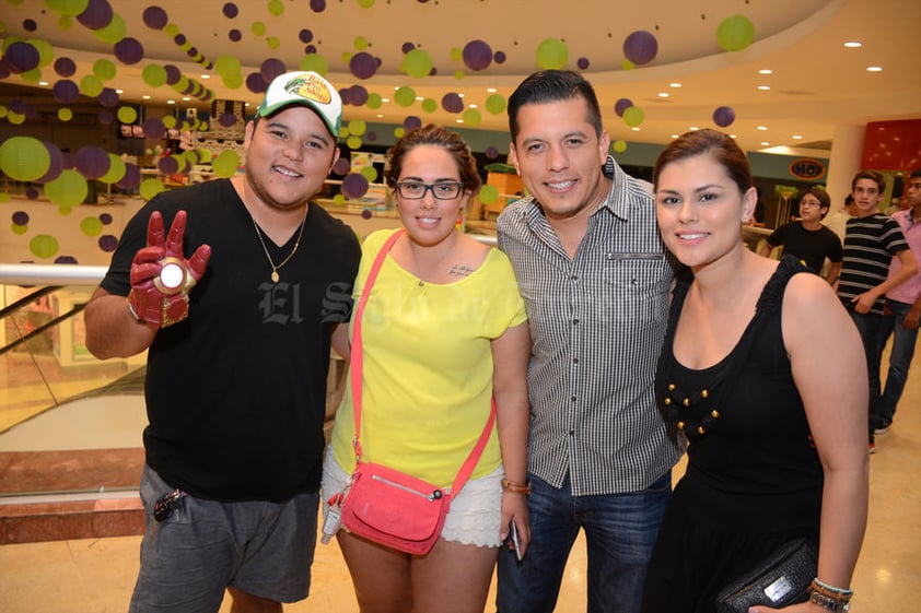 29052016 EN EL CINE.  Elías, Perla, Felipe y Vero.