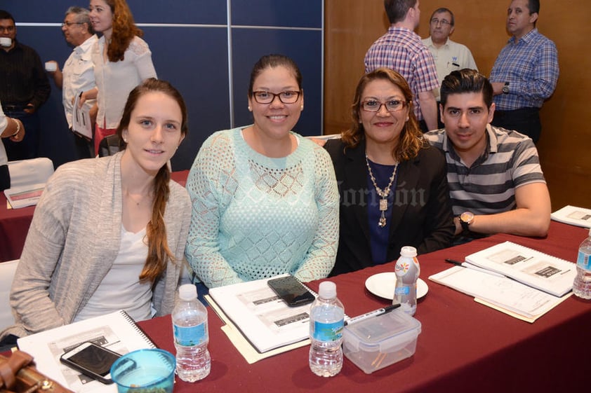 25052016 Andrea, Celeste, Claudia y Ricardo.