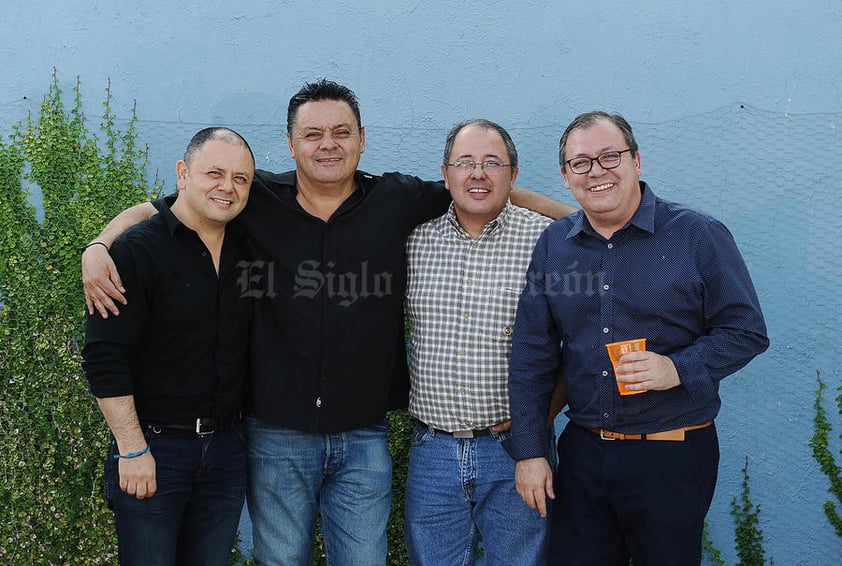 13052016 CELEBRA SU CUMPLEAñOS.  Pedro Borrego con sus hermanos Eduardo, Arturo y Fernando.