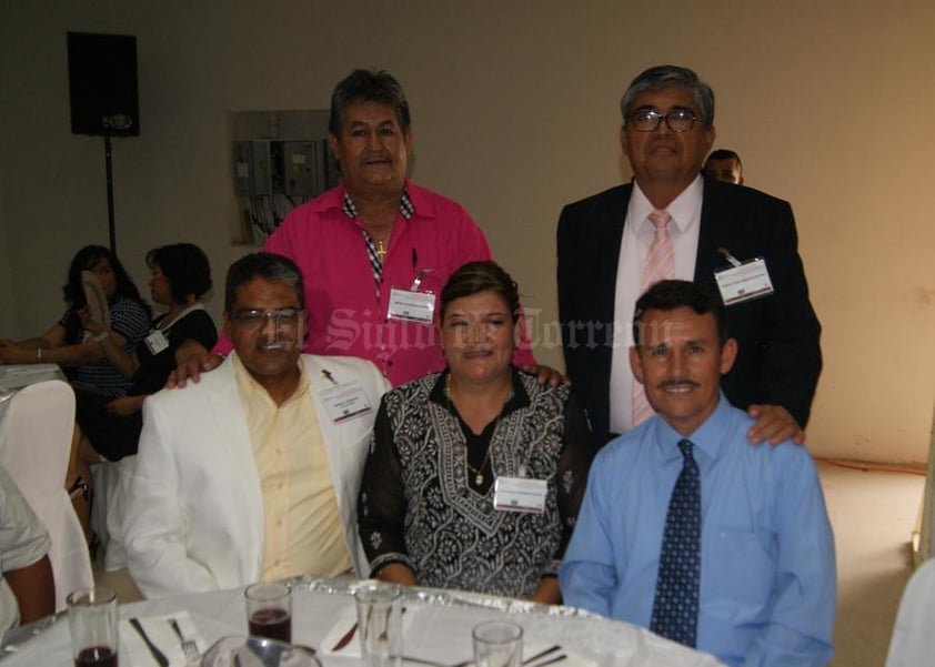 23052016 Mario Alvarado, Luz Elena Quibrera, José Soria, Jesús Hugo Arratia y Nemesio Cárdenas cumplieron 30 años de servicio.