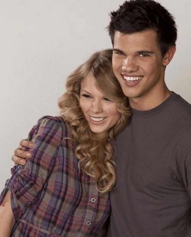 Swift también sostuvo un noviazgo con el actor Taylor Lautner, famoso por su papel en la saga de Crepúsculo. Los dos se conocieron durante el rodaje de la cinta Feliz San Valentín.