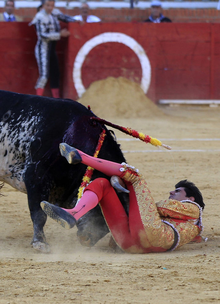 El accidente ocurrió en Zaragoza, España, mientras se realizaban los festejos de la Feria del Ángel.