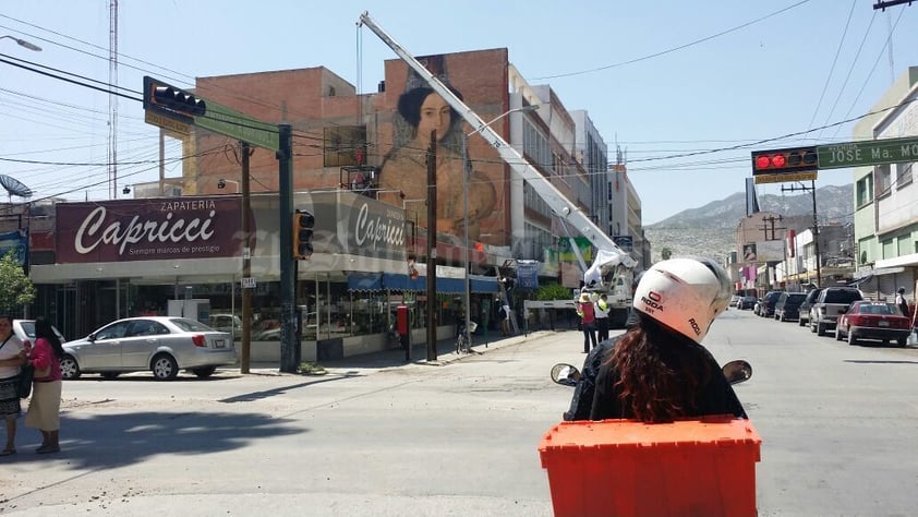 En un edificio de la calle Rodríguez, entre Morelos y Juárez, artistas han colocado la obra.