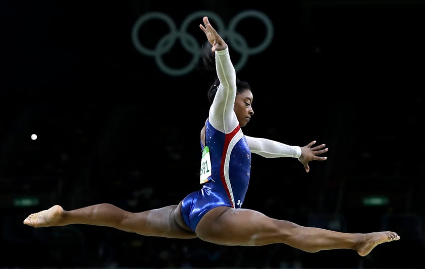 Simone Biles lució impecable en la Viga de equilibrio femenino.