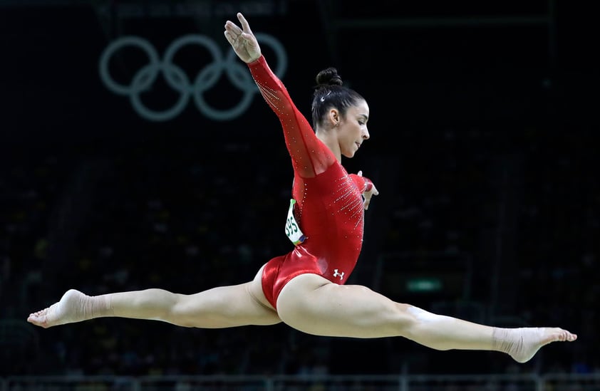 Aly Raisman en su actuación en la Viga de equilibrio femenino.