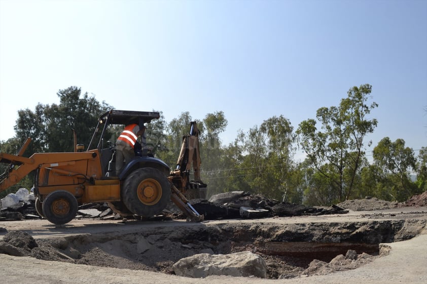 En Raymundo continuaban con las labores de reforzamiento de bordos con maquinaria pesada. En Ciudad Lerdo hubo desabasto de agua en prácticamente todo el municipio.