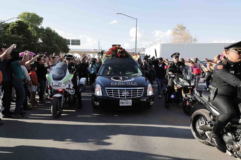 Las cenizas de Juan Gabriel recorrieron las calles de Ciudad Juárez.