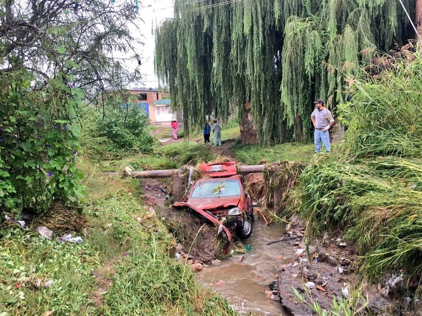 Decenas de vehículos arrastrados y miles de damnificados es el saldo de las lluvias.