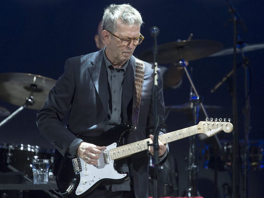 El guitarrista  El guitarrista perdió a su hijo Conor apenas a los 4 años de edad.  Le dedicó el tema "Tears in Heaven".