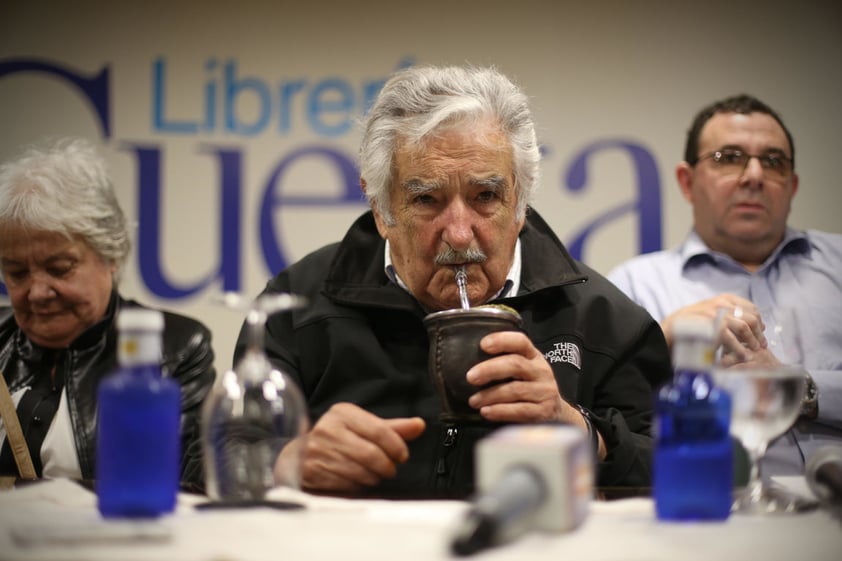 SANTO DOMINGO (REPÚBLICA DOMINICANA).- El expresidente de Uruguay José Mujica durante una conferencia de prensa, en Santo Domingo (República Dominicana). Durante su estadía en el país el ex mandatario realizará varias actividades culturales y académicas, entre ellas la puesta en circulación de un libro, recibirá un doctorado "honoris causa" que le entregará la Universidad Autónoma de Santo Domingo (UASD). EFE