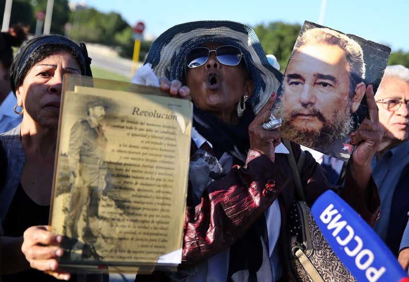 El líder histórico de la Revolución y presidente de Cuba durante más de cuatro décadas falleció a los 90 años de edad en la noche del viernes. En 2006 había cedido el poder de la isla a su hermano Raúl por problemas de salud.