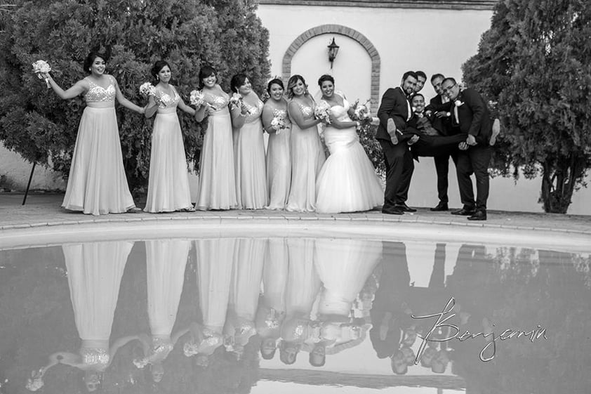 04122016 Damas y caballeros de honor acompañando a los novios. - Benjamín Fotografía