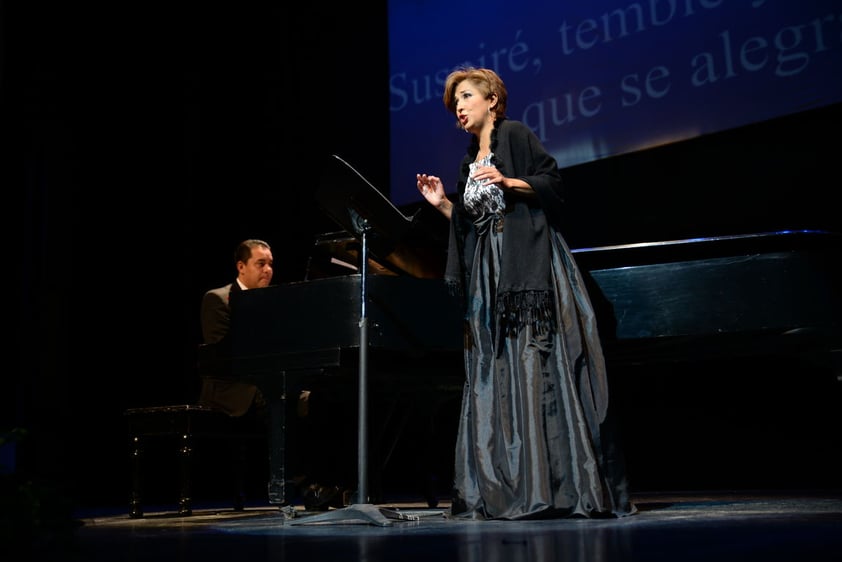 La cantante se entregó al público a quienes enamoró por su talento y amabilidad.