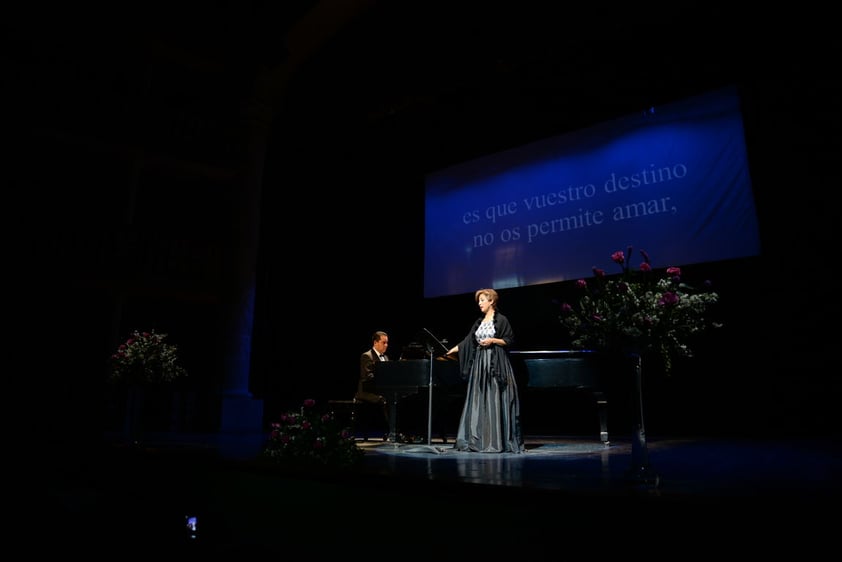 Laura Schroeder estuvo acompañada al piano por el maestro Alfonso Ríos, juntos ofrecieron el concierto 'Un viaje musical por Austria'.