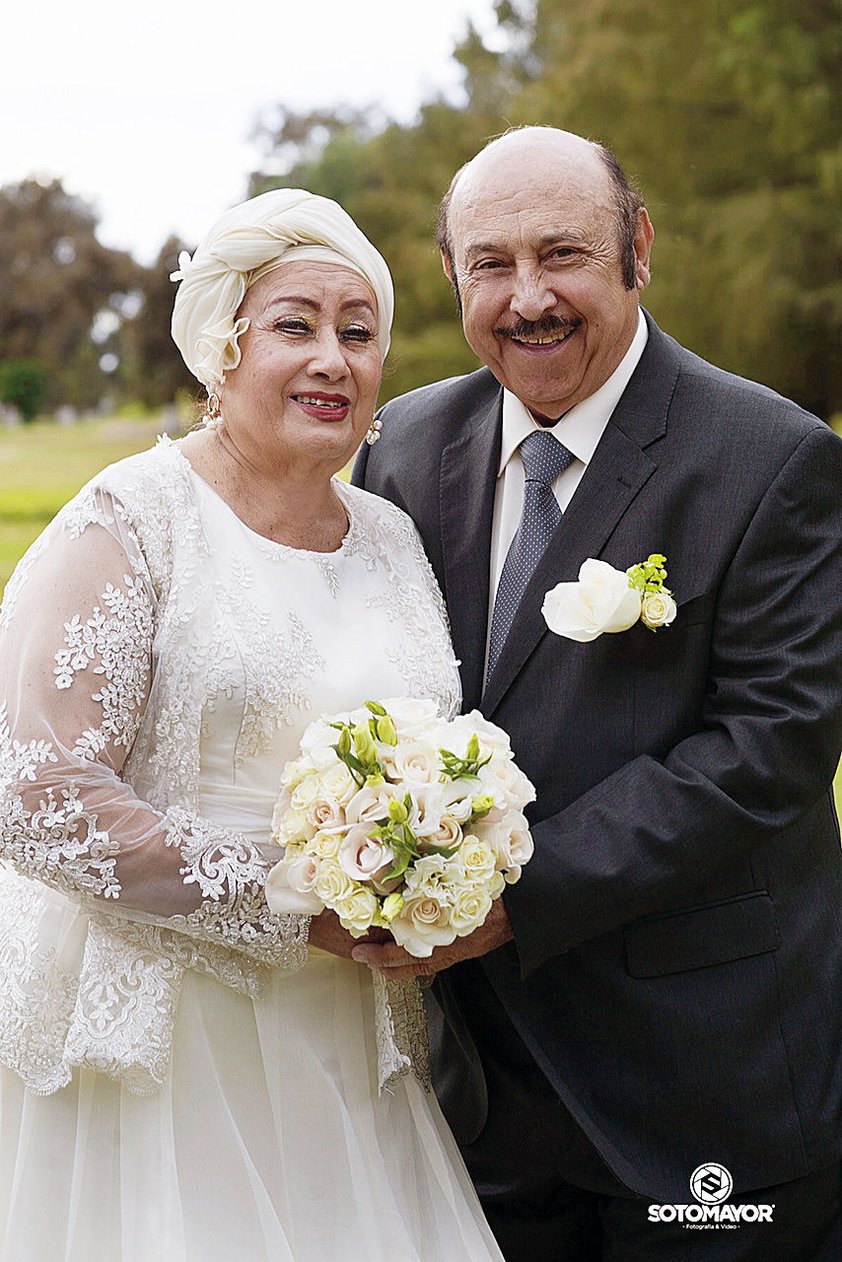 11122016 BODAS DE ORO Draminta Coto de Ayoub y José Majid Ayoub Ríos celebraron en días pasados el 50 aniversario de su boda en compañía de sus familiares y amigos, quienes desearon dicha y felicidad a la pareja, que son un ejemplo de fortaleza, amor y respeto. - Erick Sotomayor Fotografía