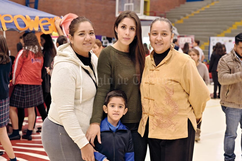 13122016 EVENTO ESCOLAR.  Sonia, Verónica, Juanis y León.