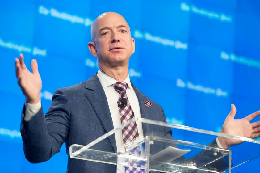 14.- Jeff Bezos, cofundador y CEO de Amazon y Blue Origin.