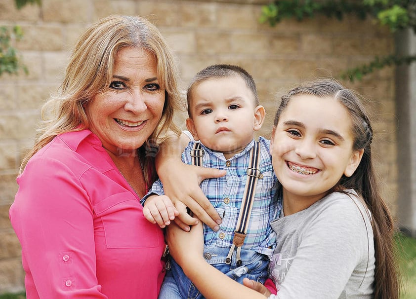 19122016 EN FAMILIA.  Juanita, David y Mía.