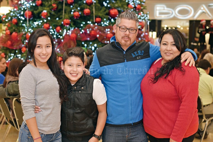 20122016 Cindy, Kevin, Adrián y Aracely.