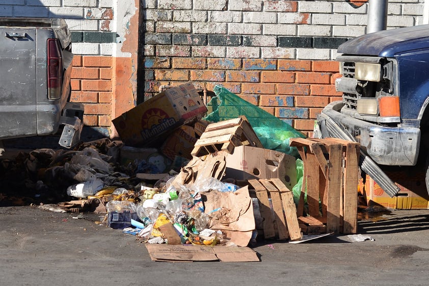 Algunos trabajadores de PASA, aseguraron que la mayor concentración de basura, se registró sobre la avenidas Presidente Carranza, Hidalgo y Juárez y hasta la calzada Colón.