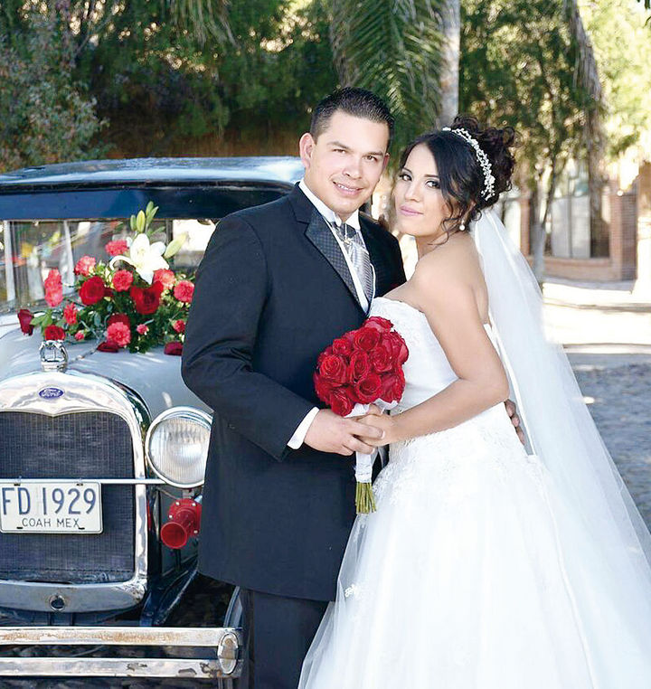 25122016 Eloy Fernando Luján Macías y Karla Nayhelly Loera García llegaron al altar de la Catedral de Santa María de Guadalupe el pasado 17 de diciembre. - Quintino Fotografía