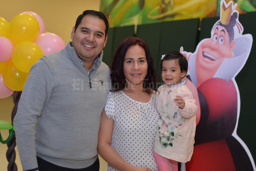 28122016 DISFRUTAN DE ESPECTÁCULO NAVIDEñO.  Jorge, Dalila y Regina.