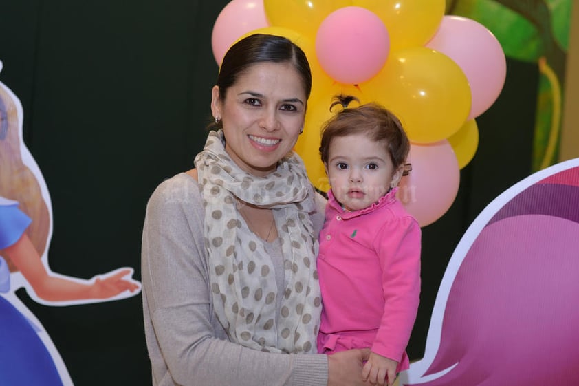 30122016 FESTIVAL NAVIDEñO.  Alejandra y Mariana.