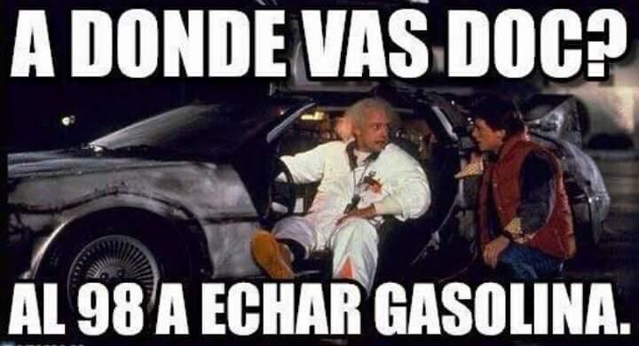 Tuiteros hacían referencia a los años pasados, en donde la gasolina era más barata. En forma de memes, publicaban imágenes como la película Volver al Futuro.