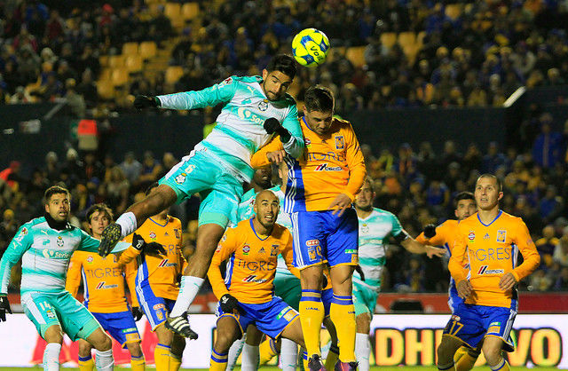 Diego de Buen tuvo la oportunidad más clara para Santos en el primer tiempo.