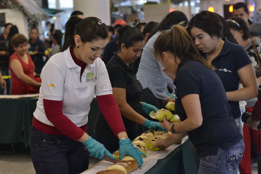 Hubo una gran demanda por llevarse una rebanada de rosca.