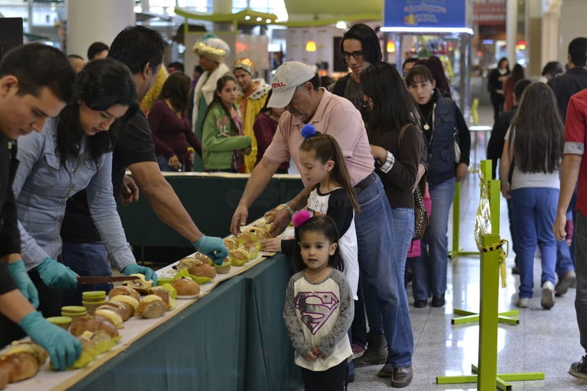 Toda la familia de Paseo Durango desearon a sus visitantes prosperidad y buenos deseos para este 2017.