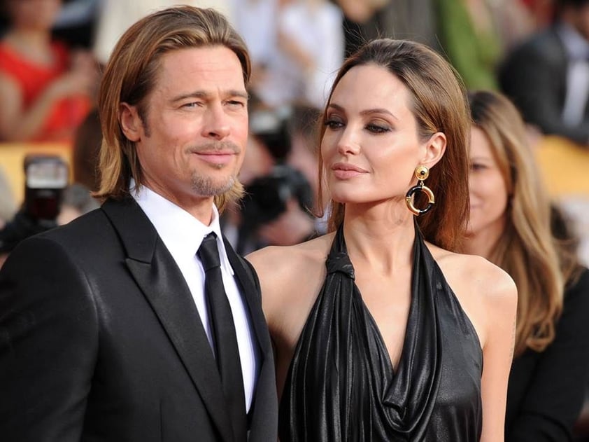 Jolie vino a ser el "karma" de Jennifer Aniston, pues la ex Friends tenía fama de ser una roba maridos en potencia, asegura el sitio hollywoodosis.com. Tras la filmación de una cinta con la expareja de Jennifer, Brad Pitt, Angelina logró separarlos para casarse y formar una familia. En la actualidad, la pareja de actores está en trámites de divorcio.