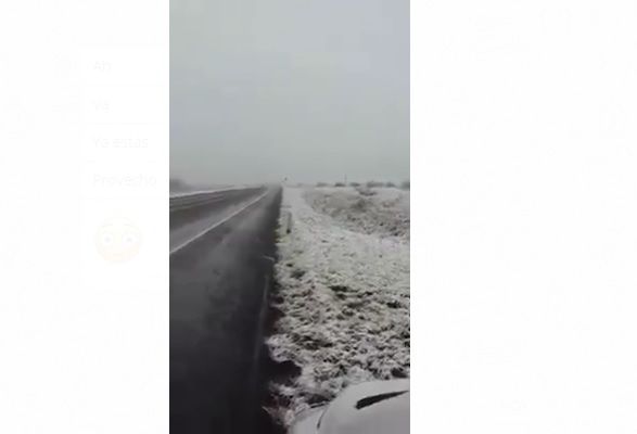 A través de la misma red social, PC Coahuila compartió algunas fotografías donde se aprecia la zona teñida de blanco.