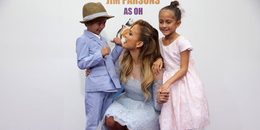 Cuando Jennifer Lopez y Marc Anthony estaban casados, en febrero de 2008 se convirtieron en padres de Maximilian David y Emme Maribel.
Los bebés fueron presentados al mundo en marzo de 2008 en la portada de la revista People. Se rumoró entonces que la revista había pagado 6 millones de dólares por la exclusiva, lo más que se había pagado por unas fotos hasta entonces.