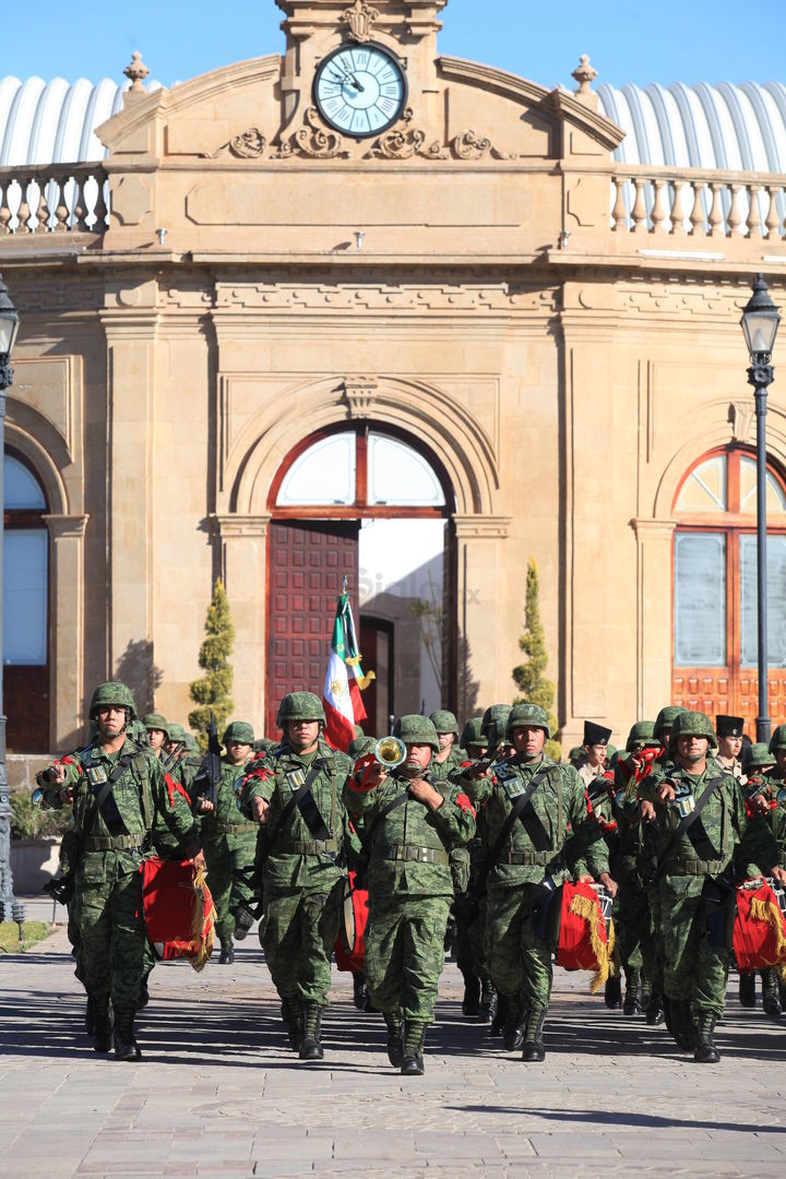 El contingente salió del Centro de Convenciones Bicentenario.