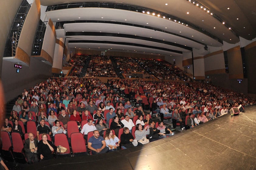 El Nazas lució abarrotado y lleno de risas por todo el público que asistió a la gran celebración del comediante.