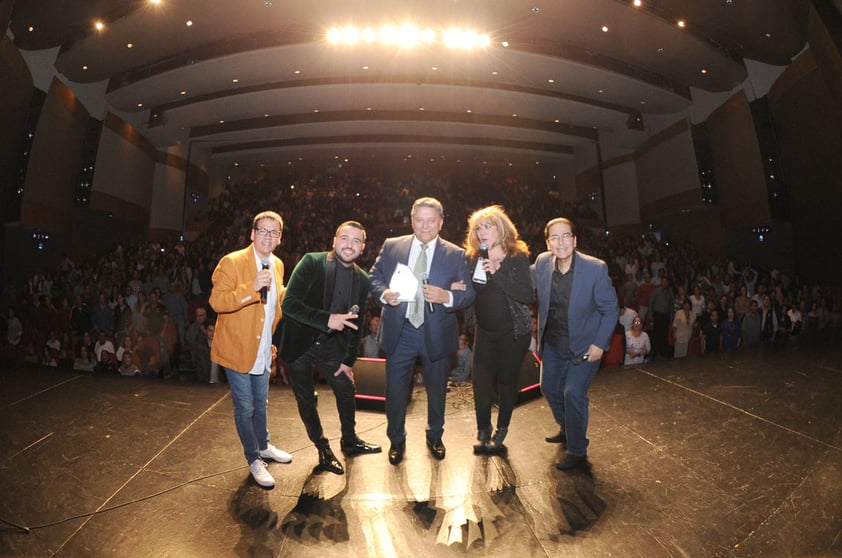 Ramos superó expectativas en el Teatro Nazas y lo hizo al lado de Ana Show, Mike Salazar, José Luiz Zagar, Juan Manuel Paparazzi y cerca de tres mil laguneros.