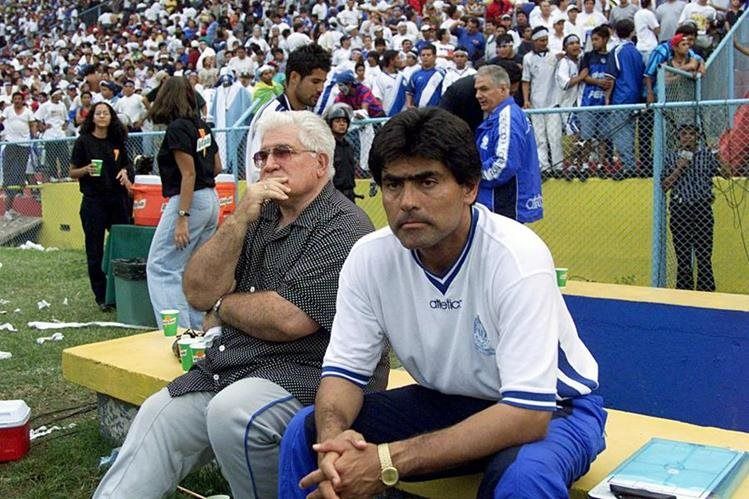 Dentro de su trayectoria también estuvo el dirigir al equipo Comunicaciones de Guatemala y de igual manera a la selección de ese país centroamericano en la Copa Oro 2000.