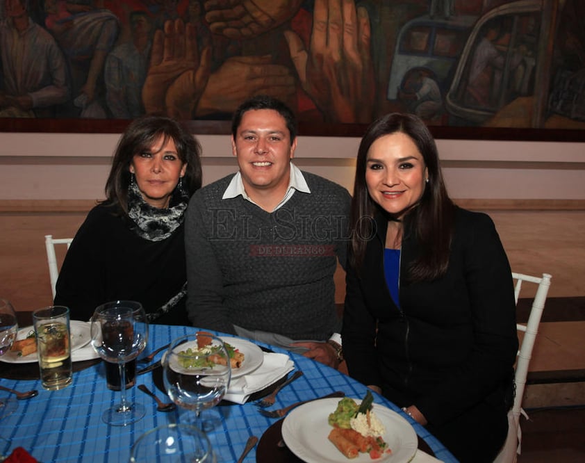 Marcela Vásquez, Alfredo Mercado y Marcela Gámiz.